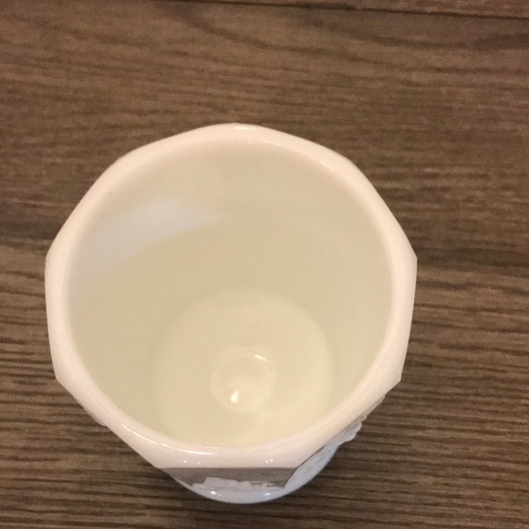 Westmoreland vintage grape pattern drinking glass and two unmarked ashtrays - Picture 5 of 11